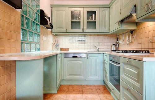 Praznica Villa | Villa Luči: 4-Star Stay with Pool and Pet-Friendly Perks