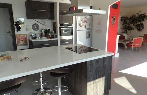 Lauris Villa | Villa Luberon: Premier Stay with Pool and Pet-Friendly Perks