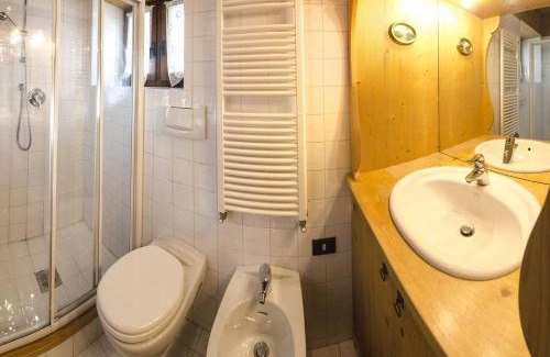 Cortina d'Ampezzo Apartment | Villa Lucente: Pet-Friendly Retreat with Cozy Fireplace