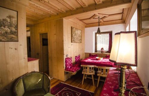 Cortina d'Ampezzo Apartment | Villa Lucente: Pet-Friendly Retreat with Cozy Fireplace