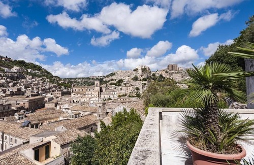 Modica House | Villa Luci - Traditional Modican villa in the center of town with great views!