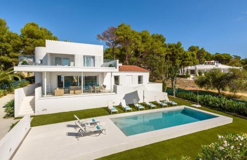 Sant Tomas Villa | Villa Lucia B17: Oceanfront Escape with Pool & Child-Friendly