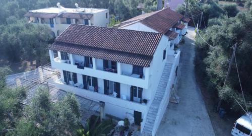 Agios Georgios Pagon Apartment | Villa Lucia: Pet-Friendly Oceanfront Escape with Hot Tub