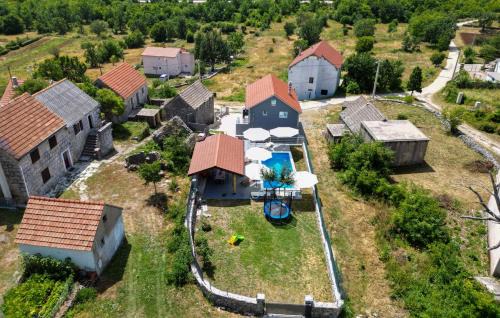 Trilj Villa | Villa Lucia: Family-Friendly Retreat with Pool & Perfect Rating