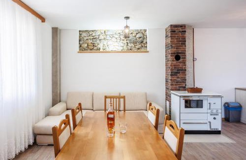 Trilj Villa | Villa Lucia: Family-Friendly Retreat with Pool & Perfect Rating