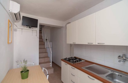 Mattinata Apartment | Beachside Three-Room Apartment with Solarium and Ocean Views