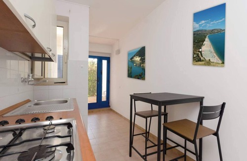 Mattinata Apartment | Beachside Three-Room Apartment with Solarium and Ocean Views