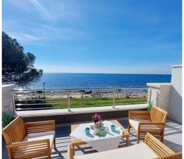 Đuba Apartment | Oceanfront Villa Lucia Umag: Guest Rated 9.7/10