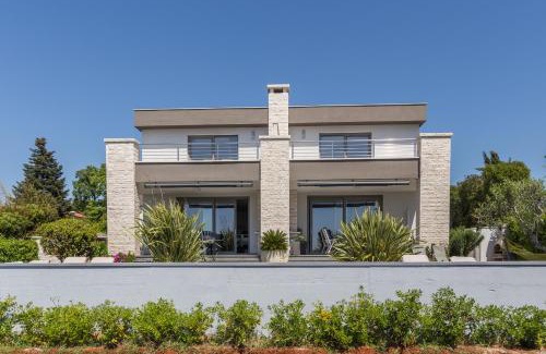 Đuba Apartment | Oceanfront Villa Lucia Umag: Guest Rated 9.7/10