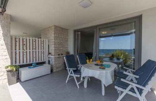 Đuba Apartment | Oceanfront Villa Lucia Umag: Guest Rated 9.7/10