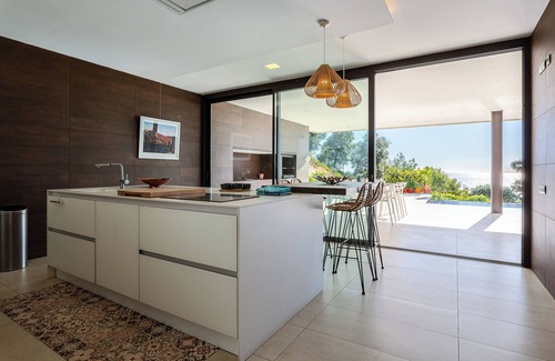 Tossa de Mar Villa | Villa 'Lucía': Oceanfront Retreat with Pool and Free Wi-Fi