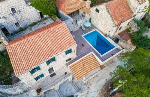 Mihanici Villa | Discover Villa Luciana: Oceanfront Bliss with Pool Access