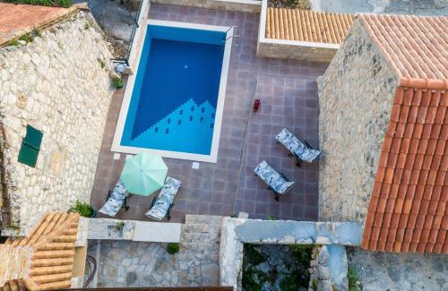 Mihanici Villa | Discover Villa Luciana: Oceanfront Bliss with Pool Access
