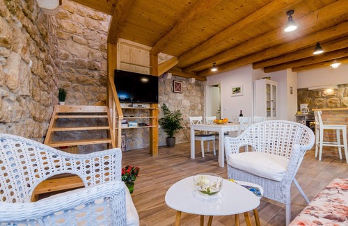 Mihanici Villa | Villa Luciana: Serene Two Bedroom Villa with Pool & Sea View