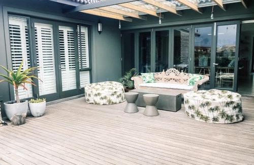Plettenberg Bay Apartment | Luciano's Family Retreat near Beach with Private Pool & Wifi