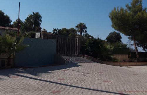 San Giorgio Apartment | Villa Luciano: Oceanfront Retreat with Pet-Friendly Amenities