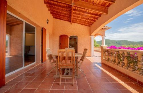 La Londe-les-Maures Villa | Elegant Villa Lucio: Family-Friendly with Pool Access