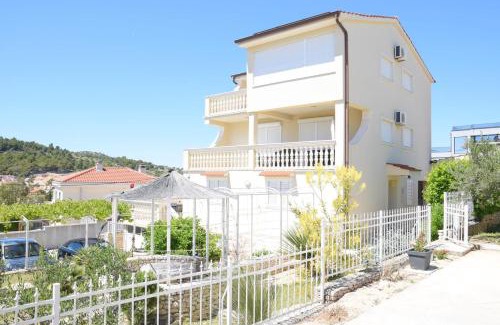 Razanj Apartment | Discover Villa Luger: Oceanfront Retreat with Pool