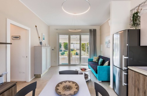 Noto Marina Apartment | Villa Luisa "Acqua": Family-Friendly Getaway with Breakfast