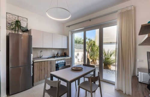 Noto Marina Apartment | Villa Luisa "Acqua": Family-Friendly Getaway with Breakfast