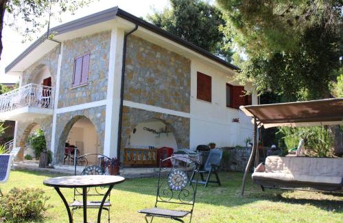 Capitello Bed & Breakfast | Idyllic Villa Luisa sul Mare with Oceanfront Views