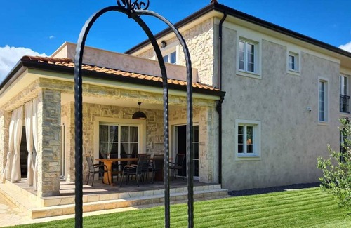 Gostinjac Villa | Villa LuLu with heated pool & playground