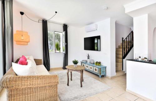 Cala d'Or Villa | Elegant Villa LUMI-Oleanda: 4-Star Oceanfront Retreat