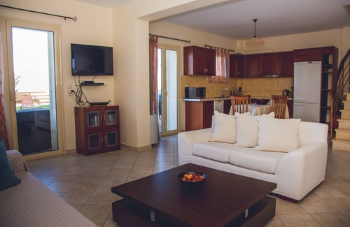 Nikiana Villa | Villa Luna in Nikiana: Unique Ocean View Escape Awaits