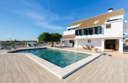 San Fulgencio Villa | Villa Luna: Oceanfront Haven with Pool and BBQ Amenities
