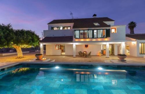 San Fulgencio Villa | Villa Luna: Oceanfront Haven with Pool and BBQ Amenities