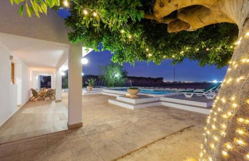 San Fulgencio Villa | Villa Luna: Oceanfront Haven with Pool and BBQ Amenities