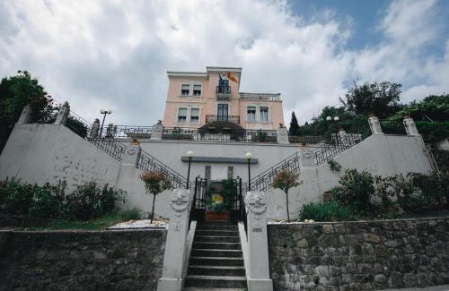 Teolo Hotel | Pet-Friendly Villa Lussana with Restaurant & Family Amenities