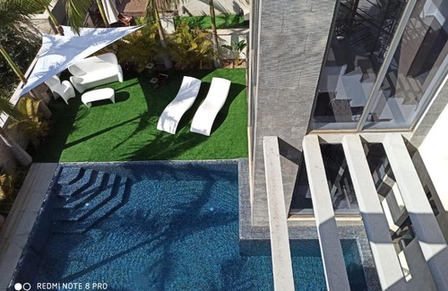 Ashkelon Villa | Elegant Oceanfront Villa with Pool for 10 Guests