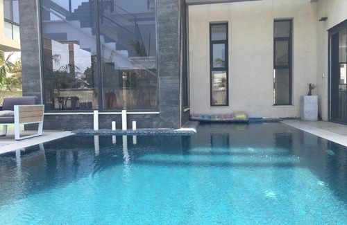 Ashkelon Villa | Elegant Oceanfront Villa with Pool for 10 Guests