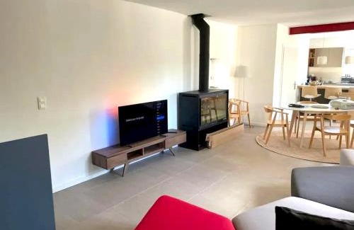 Menerbes Villa | Exquisite Villa in Menerbes with Pool & Pet-Friendly Stay