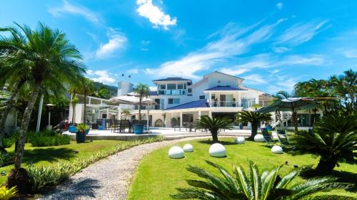 Jardim Capricornio House | Exclusive Villa Luxuosa with Oceanfront Views & Spa Services