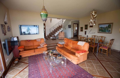 San Adrian de Cobres House | Villa with Sea Views, Just 10 Minutes from Vigo