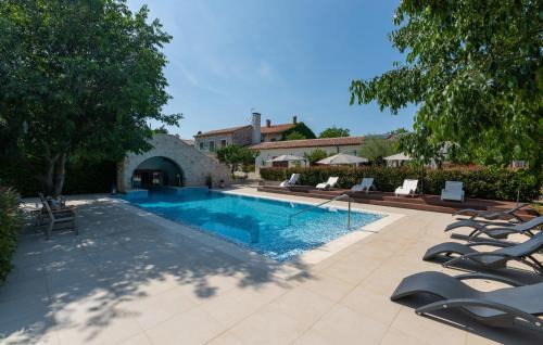 Fiorini Villa | Villa LV: Family-Friendly Retreat with Spa Near Novigrad