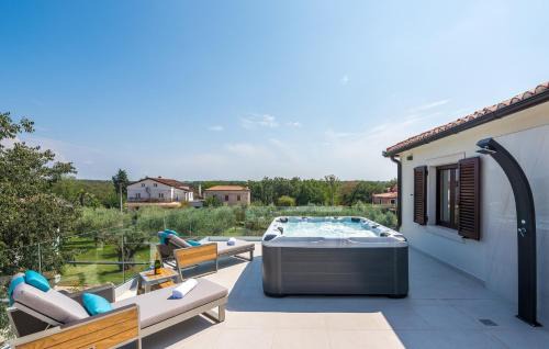 Fiorini Villa | Villa LV: Family-Friendly Retreat with Spa Near Novigrad
