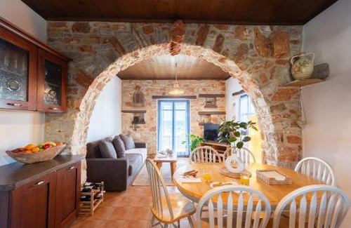 Parikia Villa | Villa Lydia: Oceanfront Retreat with Perfect 10 Ratings