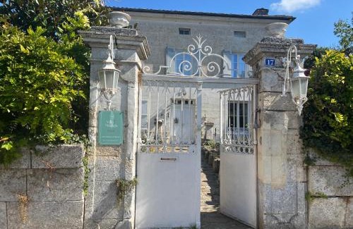 Brantome-en-Perigord Bed & Breakfast | Villa Medicis: Guest Rated 9.3 with Family-Friendly Amenities