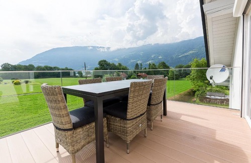 Ossiach Apartment | Villa Müller Turmfalke: Oceanfront Getaway with Pet-Friendly Amenities