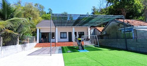 Ninh Hoa House | Oceanfront Villa Mặt Biển - Family and Pet Friendly Retreat