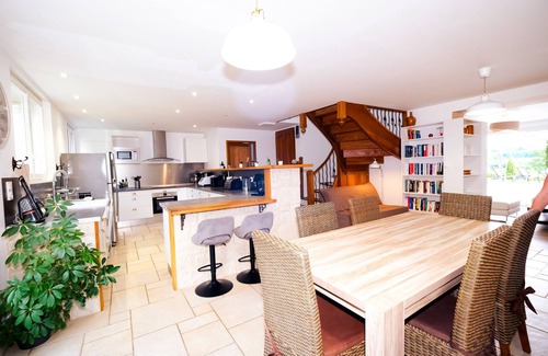Castelnau-de-Montmiral Villa | Villa Maurine: Pool, Spa & Perfect Lake View Retreat