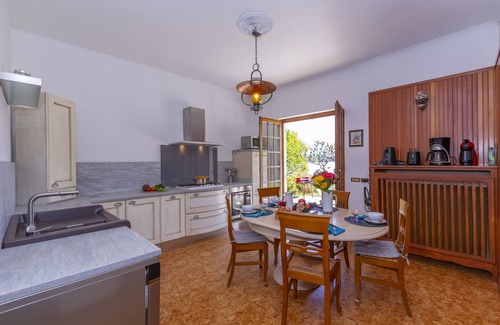 Cadrezzate Villa | Discover Villa Martine by the Lake: Family-Friendly Retreat