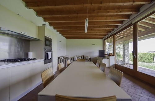 Portese Villa | Explore Villa Mary: Family-Friendly Retreat with Pool & Breakfast