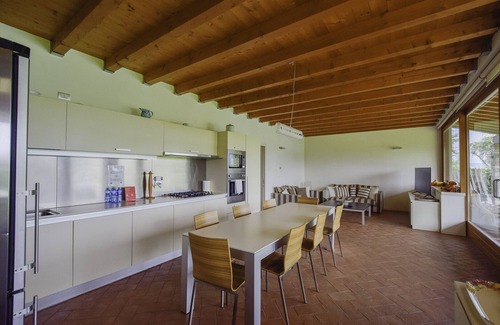 Portese Villa | Explore Villa Mary: Family-Friendly Retreat with Pool & Breakfast