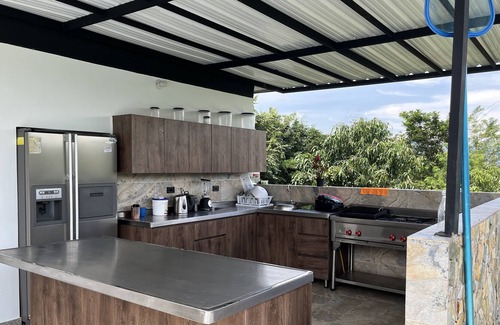 Sopetran Villa | Villa Macedonia, De Lujo Para Descansar Con Unas Vistas Fenomenales