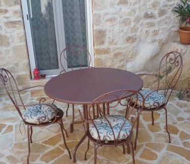 Aleimmatades House | Villa Magda: Pet-Friendly Haven with Top Guest Ratings