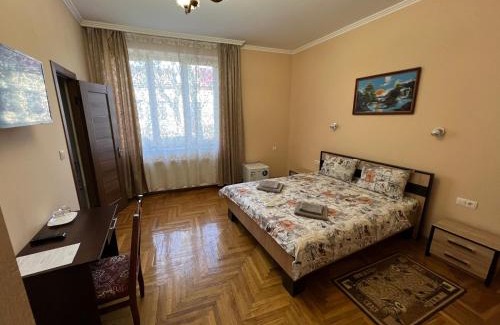Berehove House | Villa Magda: Family-Friendly Retreat with Kitchen Amenities